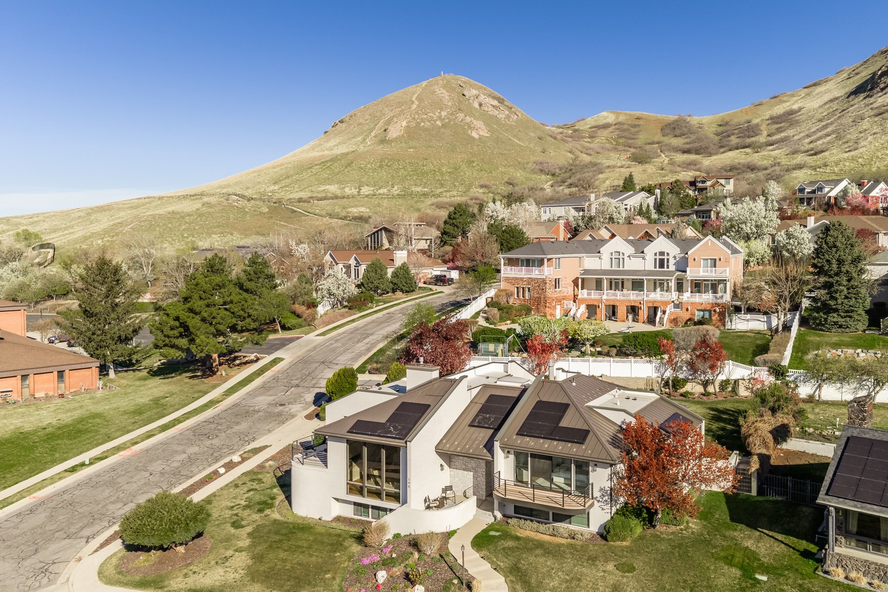  Stunning East Capitol Renovation - 物件實景