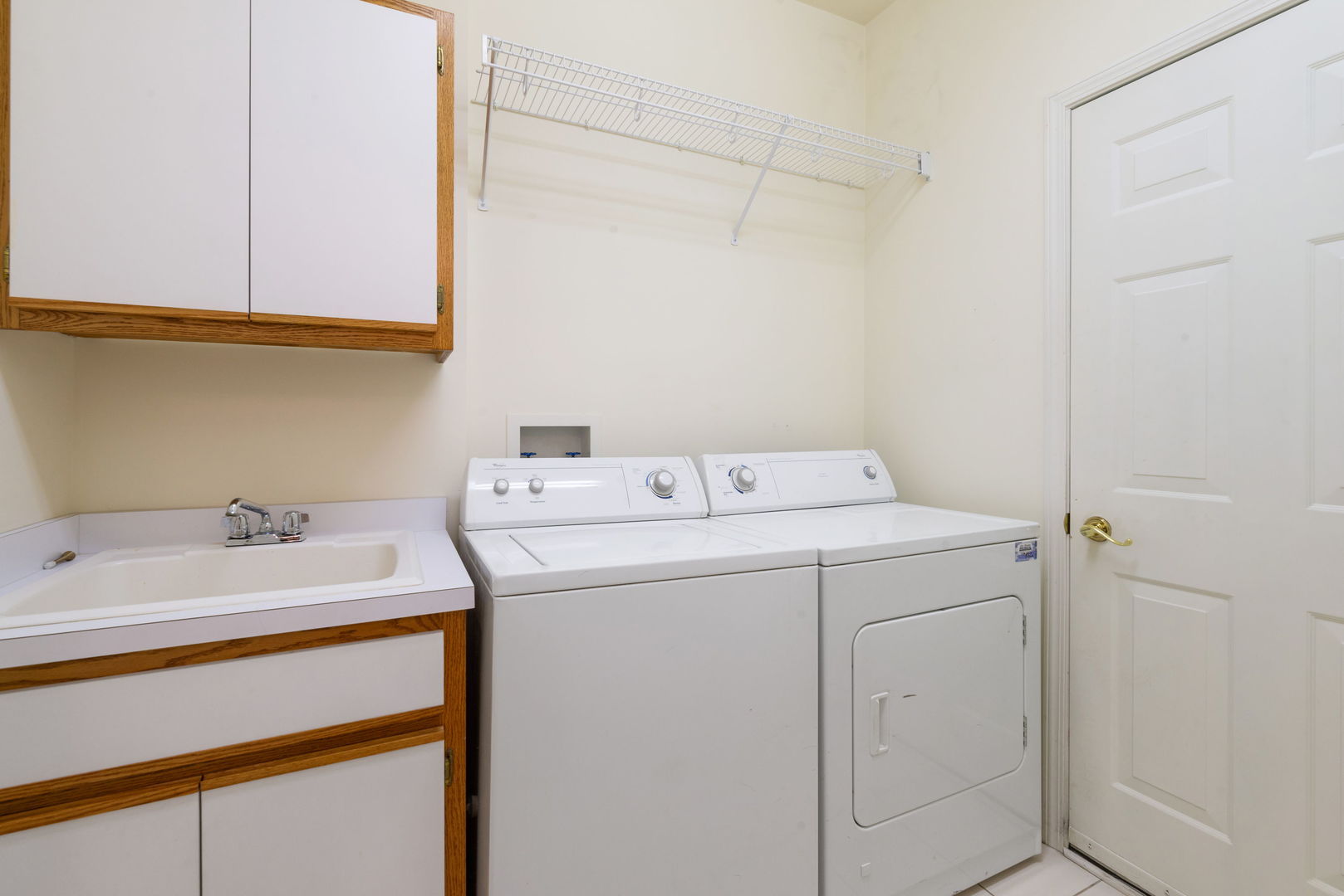Clarendon Hills, Illinois, 60514, United States, 3 Bedrooms Bedrooms, ,4 BathroomsBathrooms,Residential,For Sale,1917316