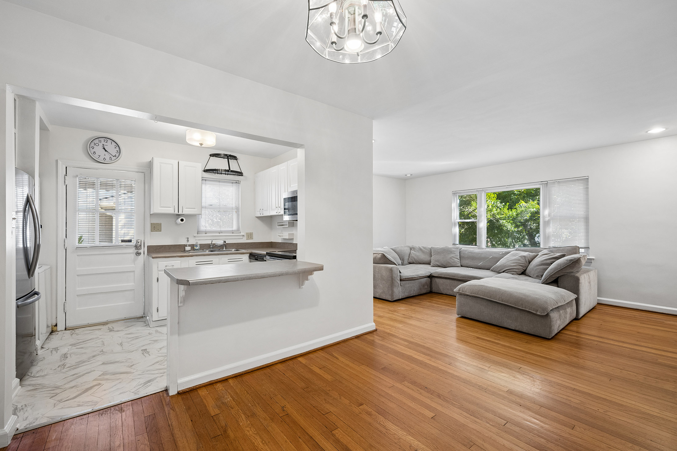  Beautifully Updated Brick Duplex Offers Rare Opportunity in the Heart of Decatur - 物件實景
