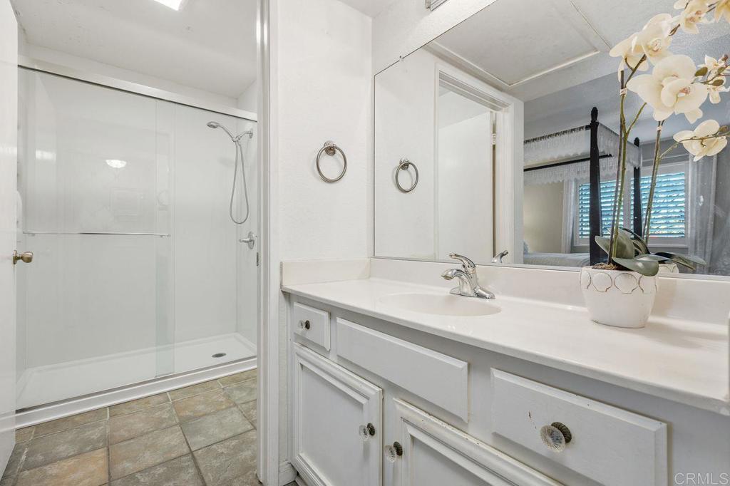 Vista, California, 92081, United States, 2 Bedrooms Bedrooms, ,2 BathroomsBathrooms,Residential,For Sale,1989582