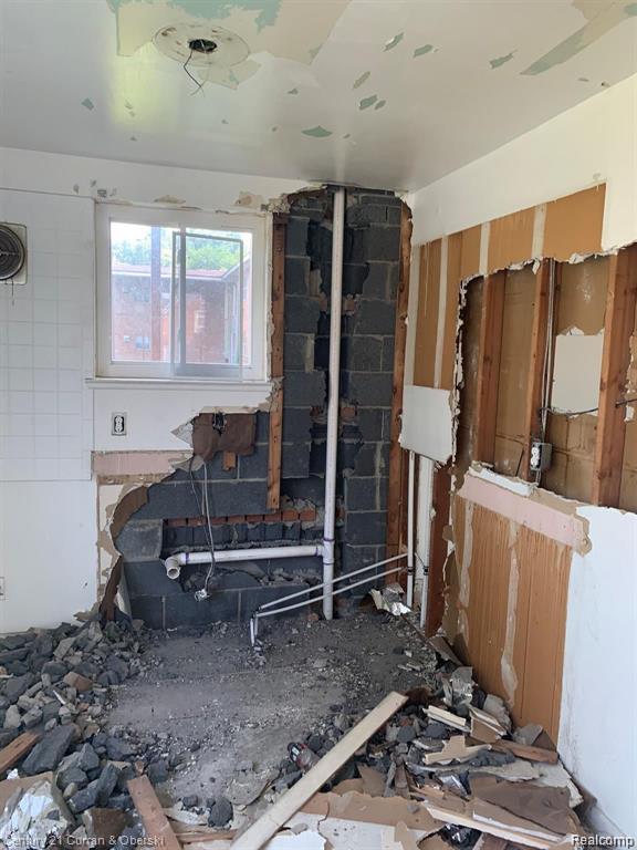 Detroit, Michigan, 48224, United States, ,32 BathroomsBathrooms,Residential,For Sale,2040441