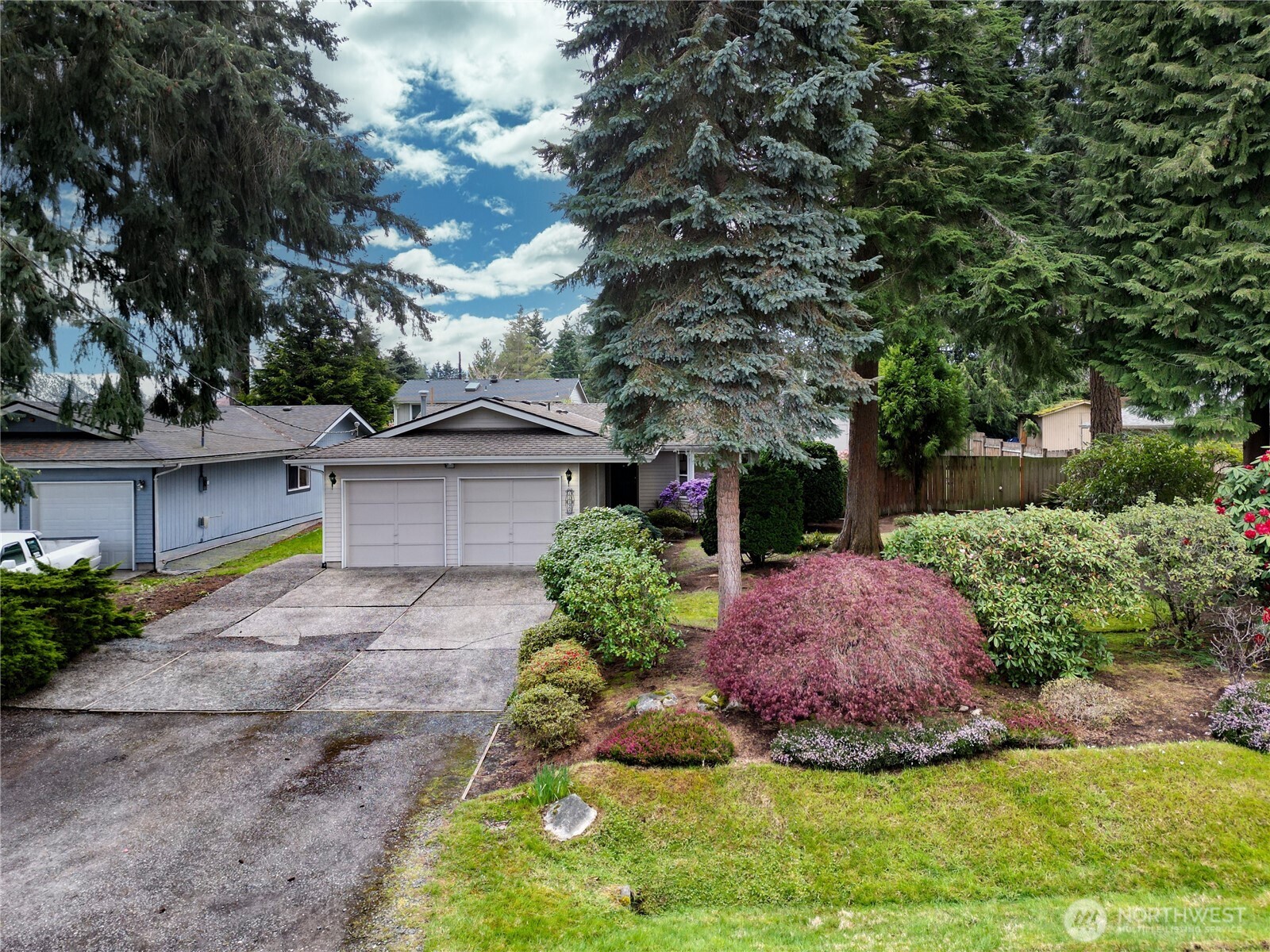 Everett, Washington, 98208, United States, 3 Bedrooms Bedrooms, ,1 BathroomBathrooms,Residential,For Sale,2036475