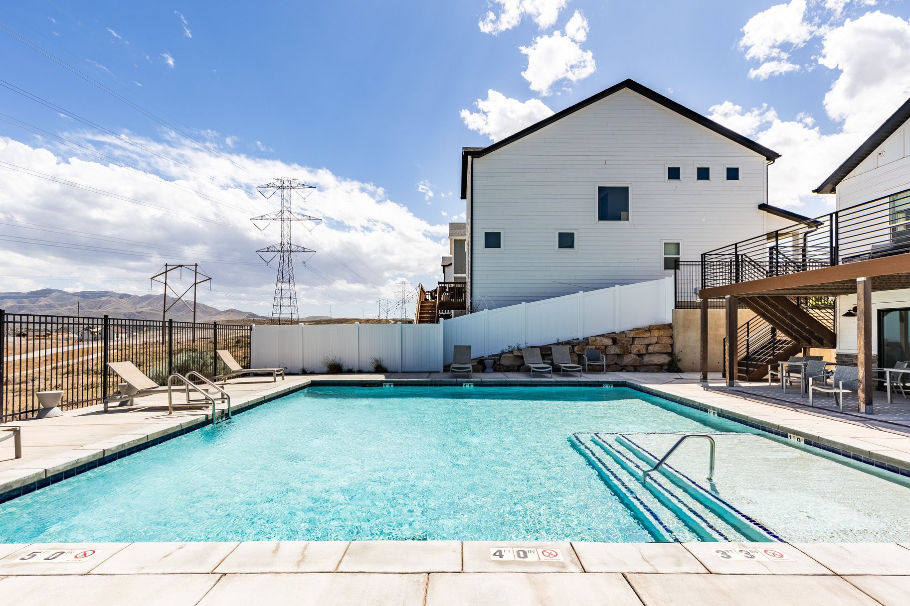  Bright & Quiet Townhome Ready to Be Your Next Home - 物件實景
