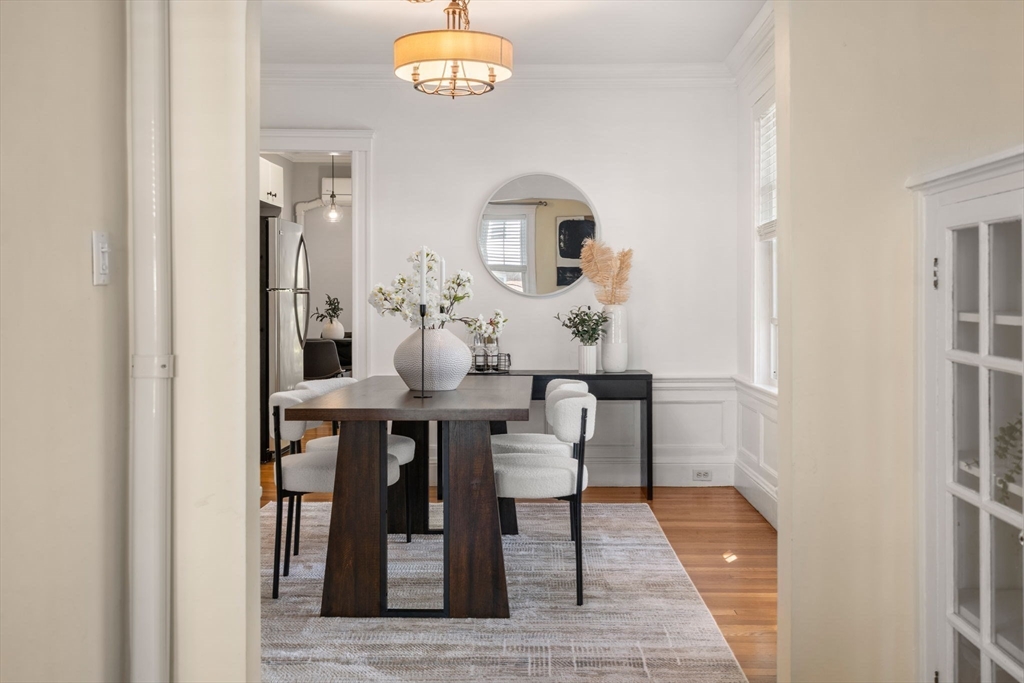 Newton, Massachusetts, 02458, United States, 2 Bedrooms Bedrooms, ,2 BathroomsBathrooms,Residential,For Sale,1906436