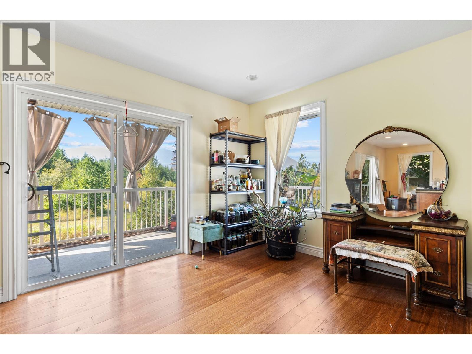 SALMON ARM, British Columbia, V1E 1J3, CA, 4 Bedrooms Bedrooms, ,2 BathroomsBathrooms,Residential,For Sale,1950734