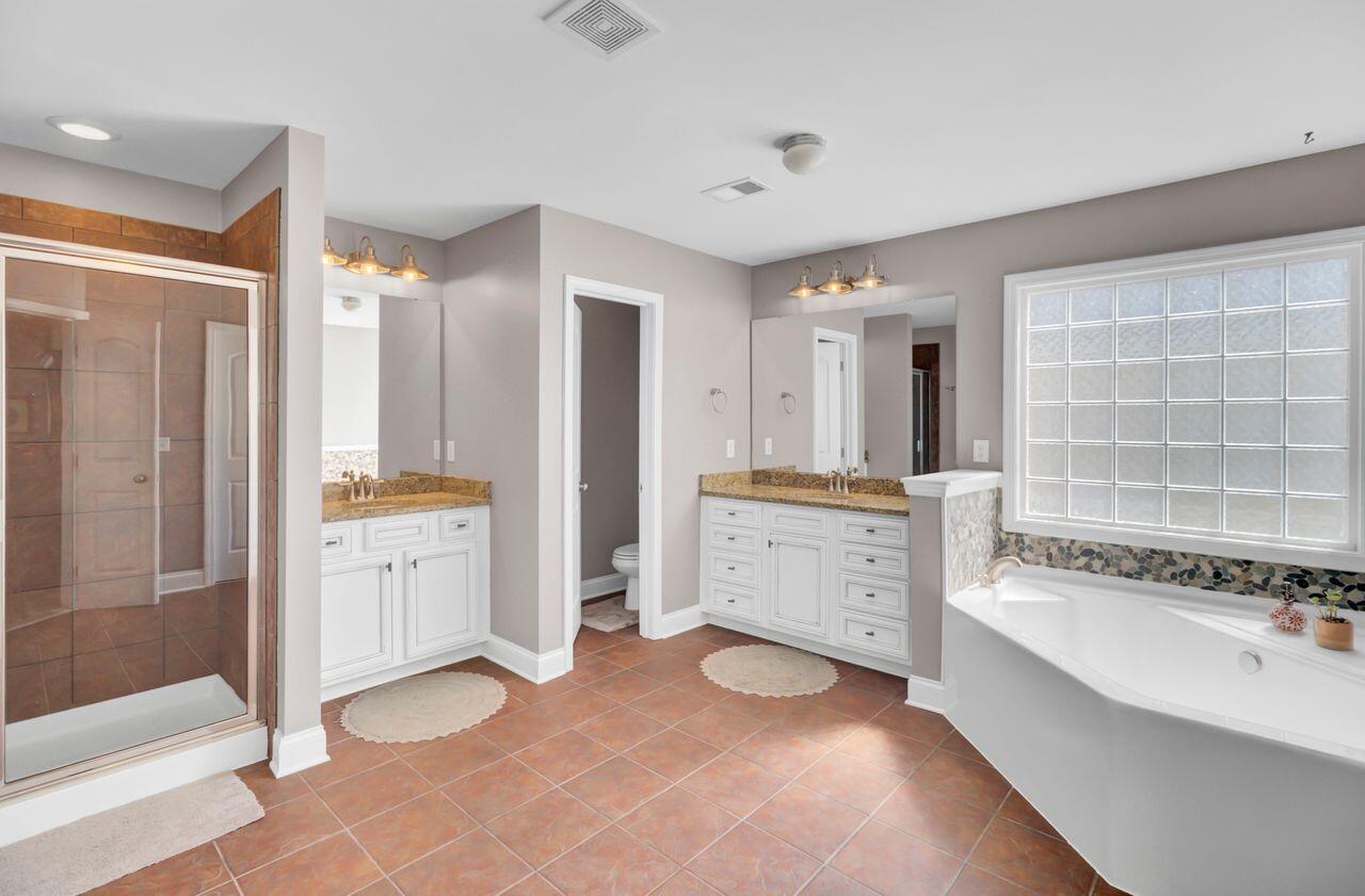 North Charleston, South Carolina, 29420, United States, 5 Bedrooms Bedrooms, ,4 BathroomsBathrooms,Residential,For Sale,1942207