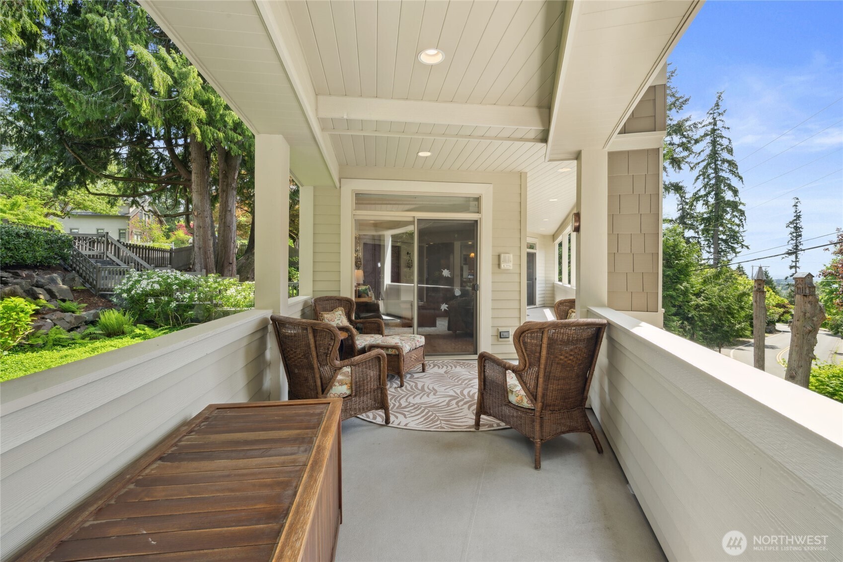 Kirkland, Washington, 98033, United States, 4 Bedrooms Bedrooms, ,2 BathroomsBathrooms,Residential,For Sale,1804621