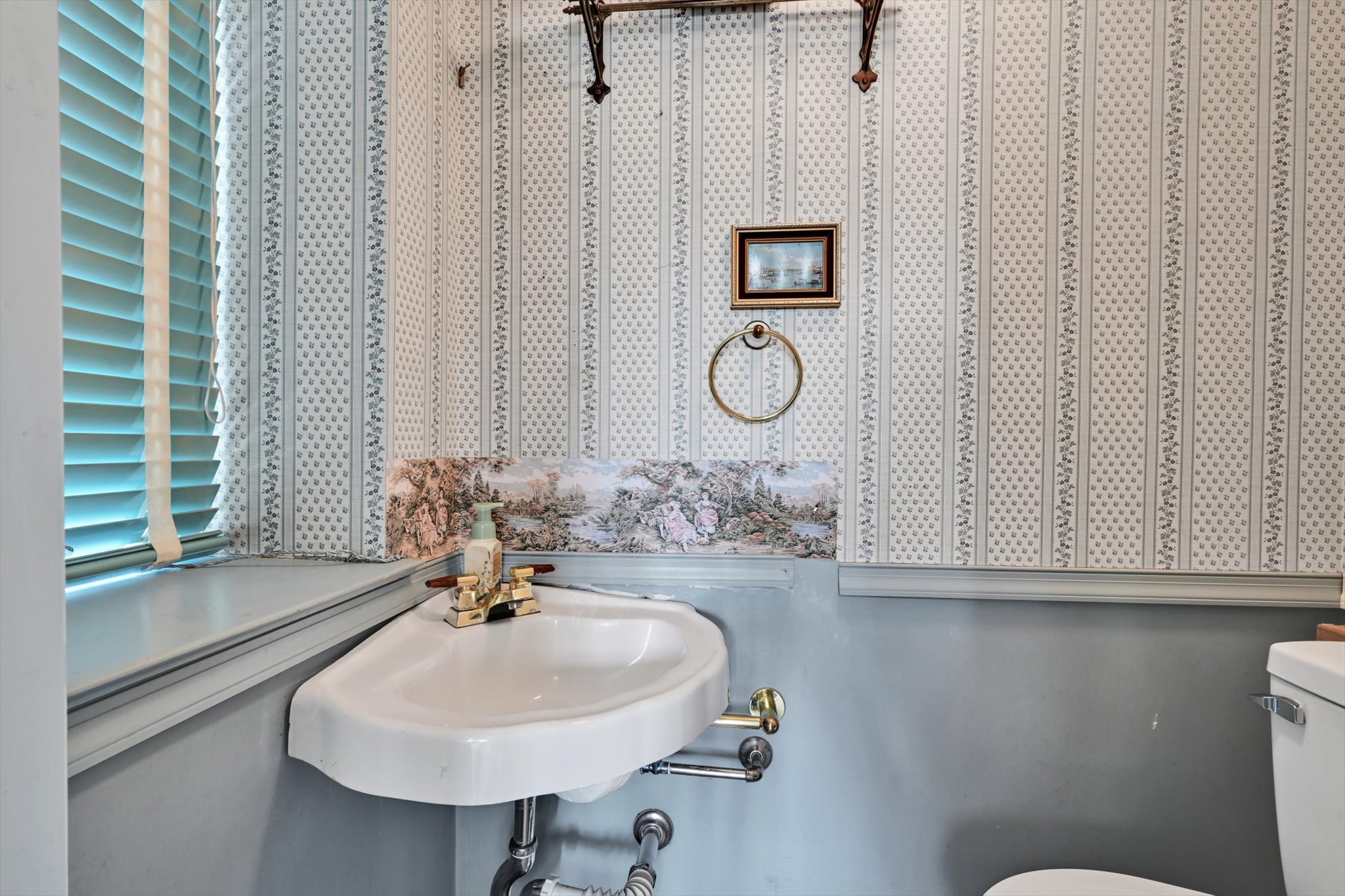 Reading, Pennsylvania, 19607, United States, 6 Bedrooms Bedrooms, ,3 BathroomsBathrooms,Residential,For Sale,2008158