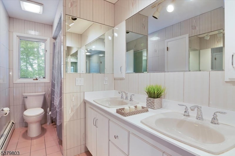 Fairfield Twp., New Jersey, 07004, United States, 3 Bedrooms Bedrooms, ,3 BathroomsBathrooms,Residential,For Sale,1923518
