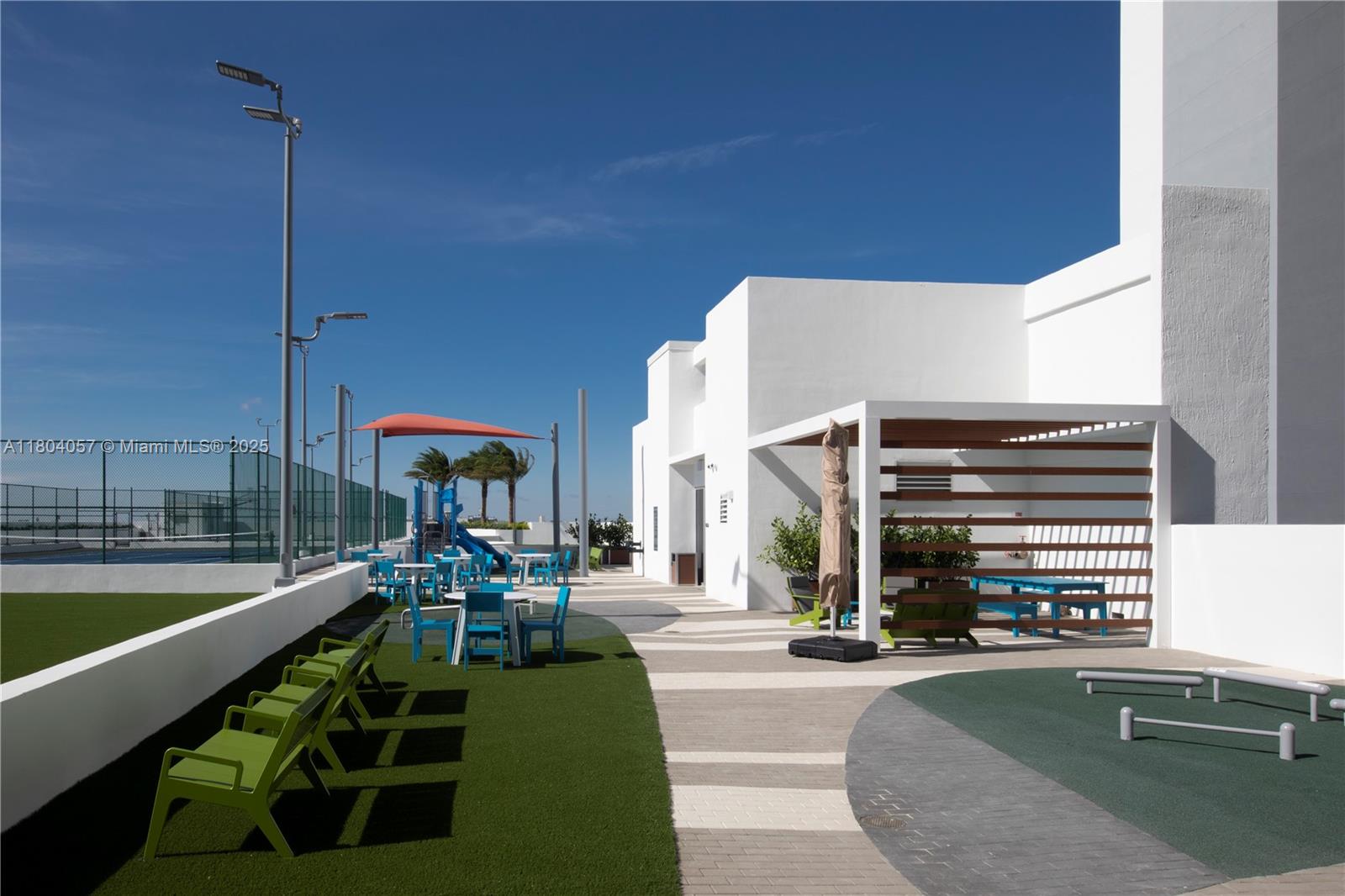 North Miami Beach, Florida, 33160, United States, 2 Bedrooms Bedrooms, ,2 BathroomsBathrooms,Residential,For Sale,1826638