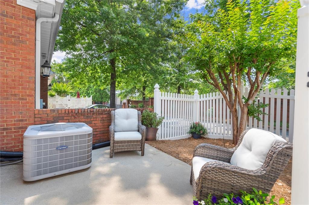 Roswell, Georgia, 30076, United States, 3 Bedrooms Bedrooms, ,3 BathroomsBathrooms,Residential,For Sale,2010332