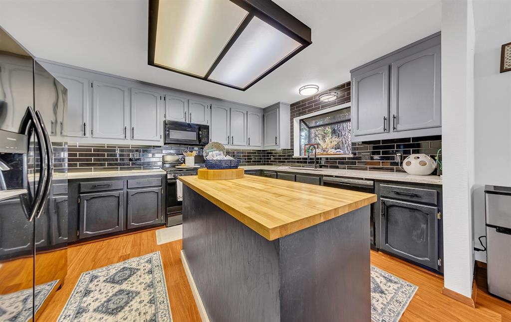 Lake Almanor Country Club, California, 96137, United States, 3 Bedrooms Bedrooms, ,3 BathroomsBathrooms,Residential,For Sale,1999657