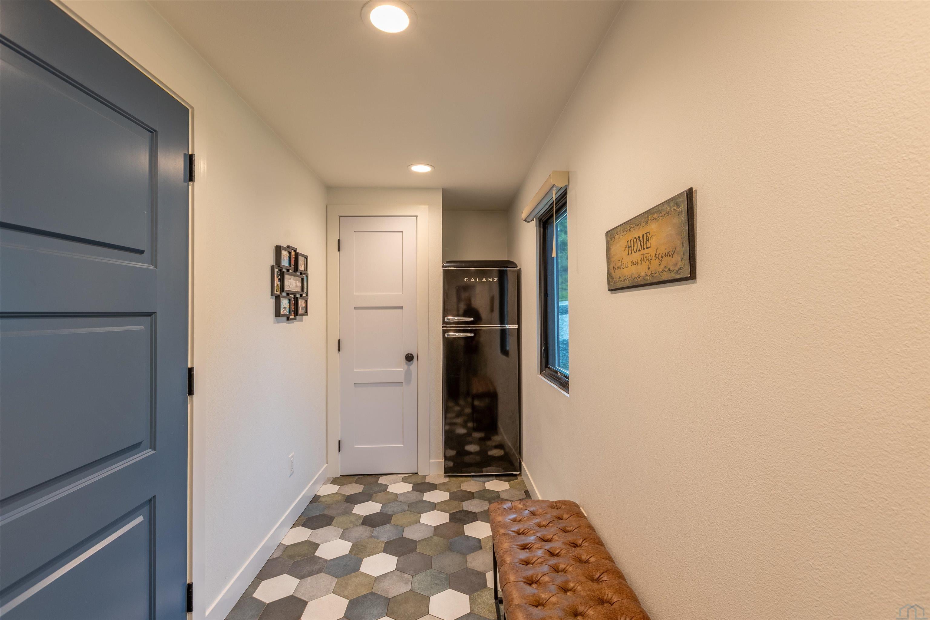 Sioux City, Iowa, 51108, United States, 4 Bedrooms Bedrooms, ,3 BathroomsBathrooms,Residential,For Sale,2048927