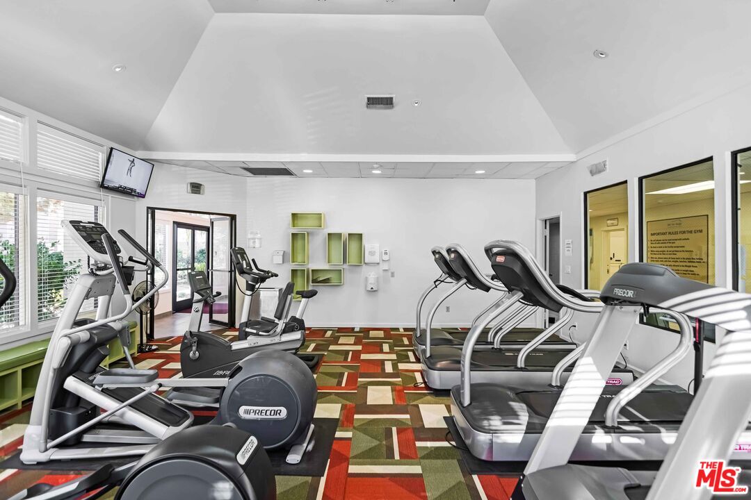 Los Angeles, California, 90077, United States, 5 Bedrooms Bedrooms, ,1 BathroomBathrooms,Residential,For Sale,1987970