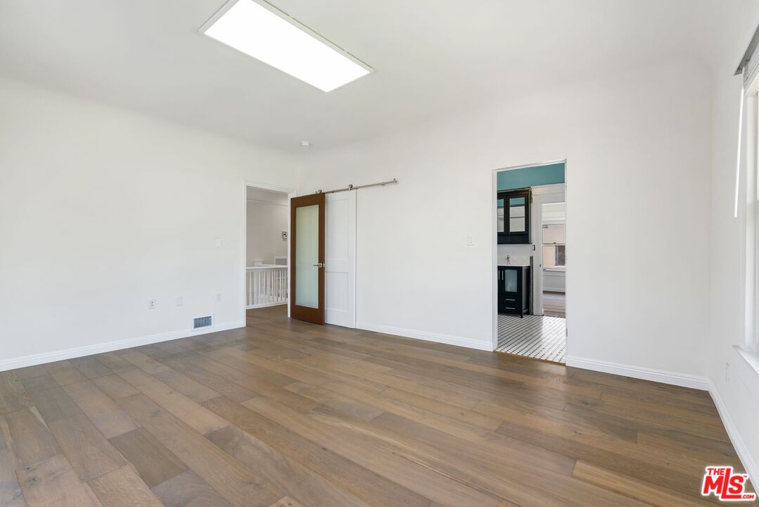 Los Angeles, California, 90006, United States, 7 Bedrooms Bedrooms, ,6 BathroomsBathrooms,Residential,For Sale,1848318