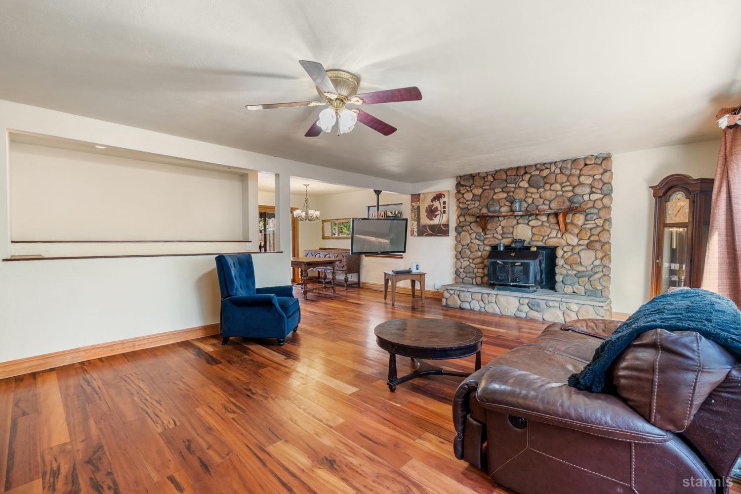 South Lake Tahoe, California, 96150, United States, 3 Bedrooms Bedrooms, ,2 BathroomsBathrooms,Residential,For Sale,1998204