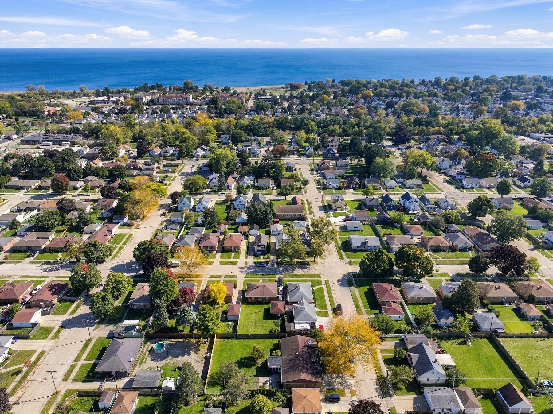  Step into this Sprawling 3BR/2.5BA Brick Ranch - 物件實景