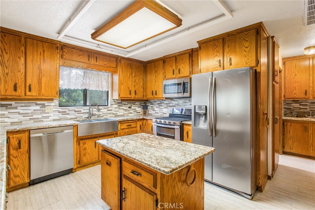 Crestline, California, 92325, United States, 3 Bedrooms Bedrooms, ,4 BathroomsBathrooms,Residential,For Sale,1836283