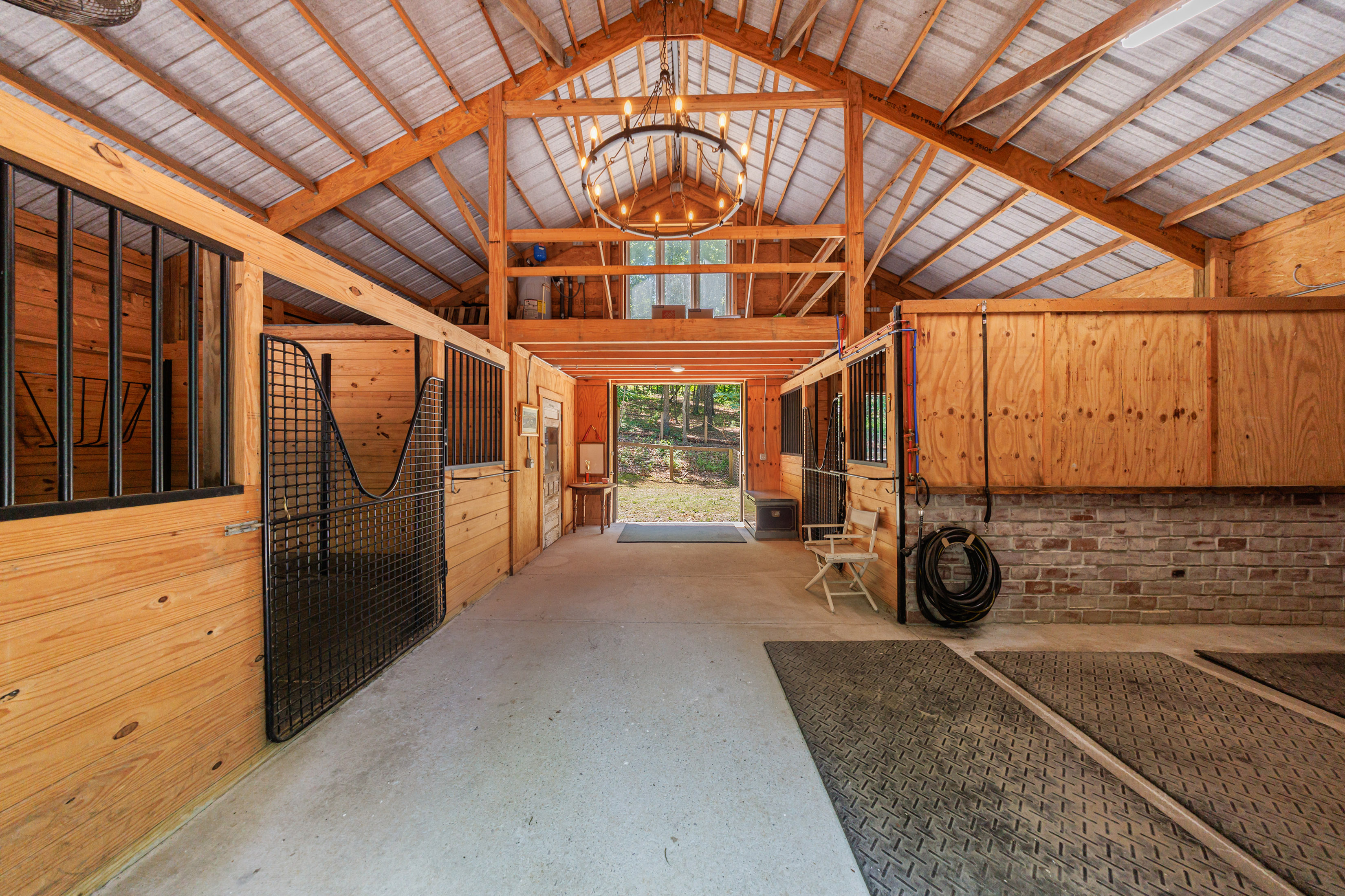  Exceptional Custom-built French Country Estate with Equestrian Amenities - 物件實景