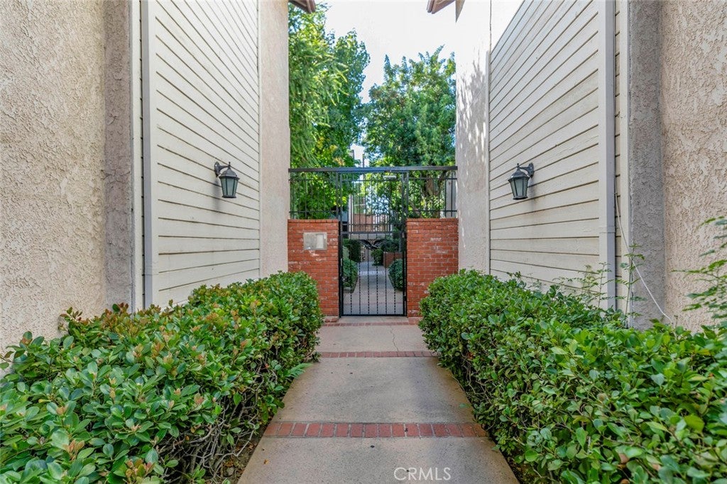 Van Nuys, California, 91411, United States, 2 Bedrooms Bedrooms, ,2 BathroomsBathrooms,Residential,For Sale,1954543