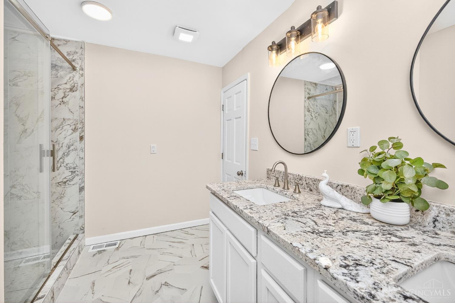 Sycamore Twp, Ohio, 45241, United States, 4 Bedrooms Bedrooms, ,4 BathroomsBathrooms,Residential,For Sale,1982774