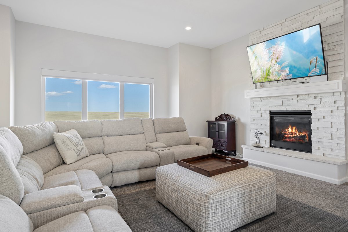 Cheyenne, Wyoming, 82009, United States, 5 Bedrooms Bedrooms, ,3 BathroomsBathrooms,Residential,For Sale,1982356