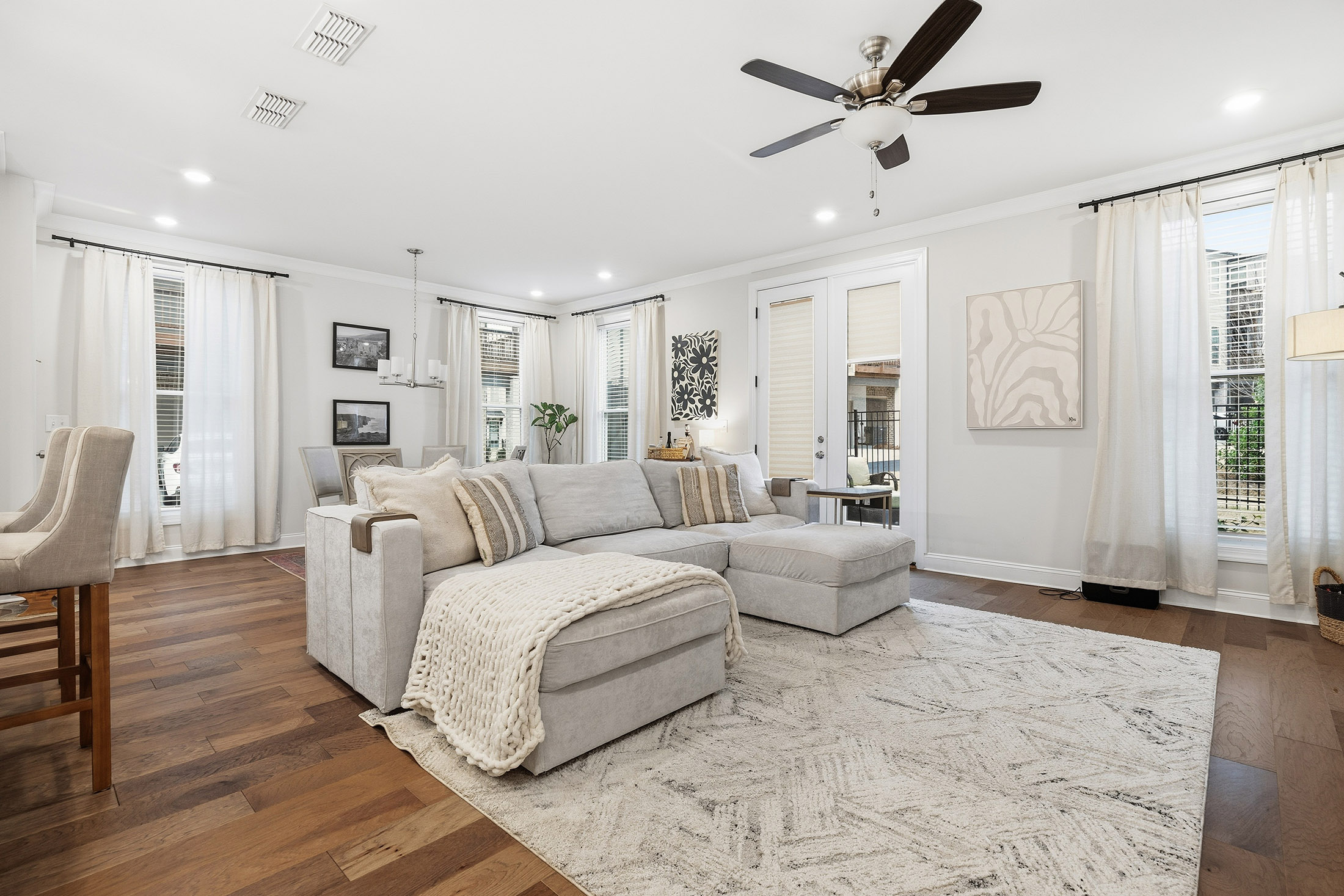  Luxury Townhome Living at its Finest - 物件實景