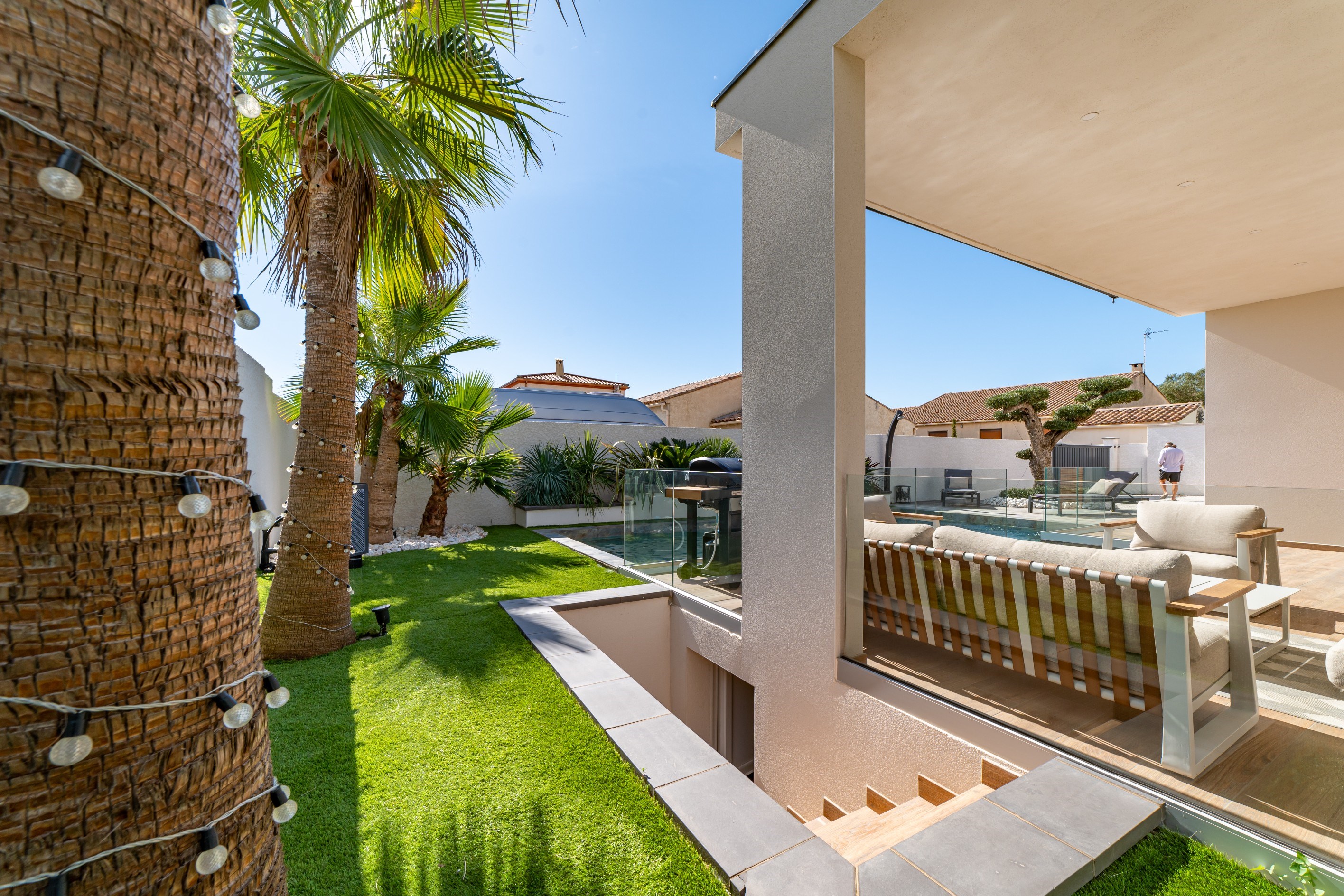  Exceptional single-story villa in Vias – 15 minutes
