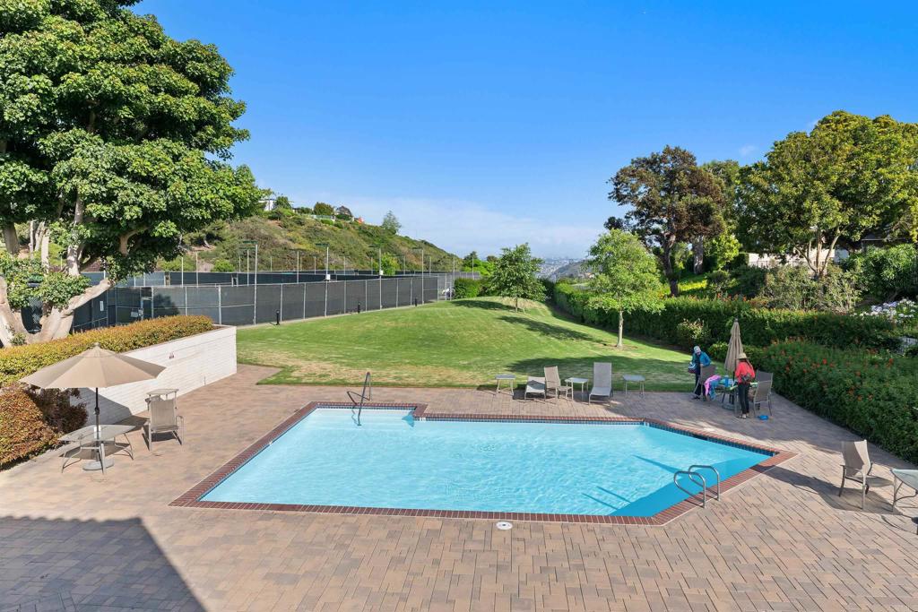 La Jolla, California, 92037, United States, 2 Bedrooms Bedrooms, ,3 BathroomsBathrooms,Residential,For Sale,1938534