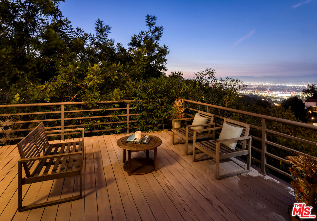 Los Angeles, California, 90068, United States, 3 Bedrooms Bedrooms, ,3 BathroomsBathrooms,Residential,For Sale,1913161