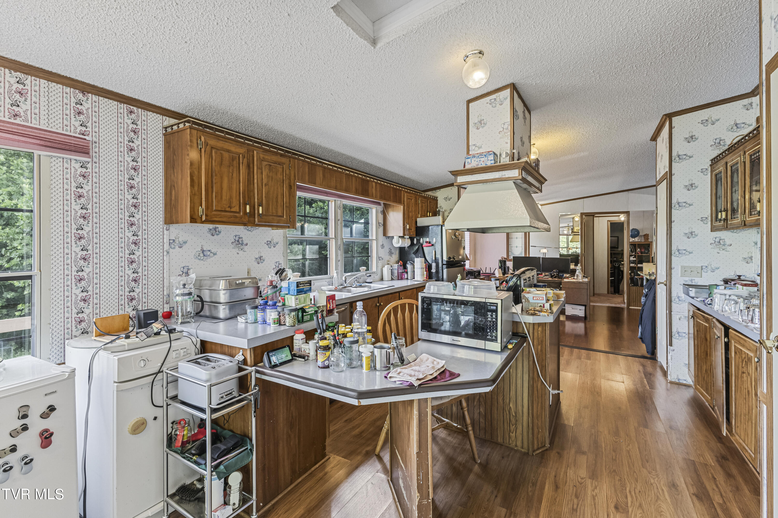 Jonesborough, Tennessee, 37659, United States, 3 Bedrooms Bedrooms, ,3 BathroomsBathrooms,Residential,For Sale,1888653