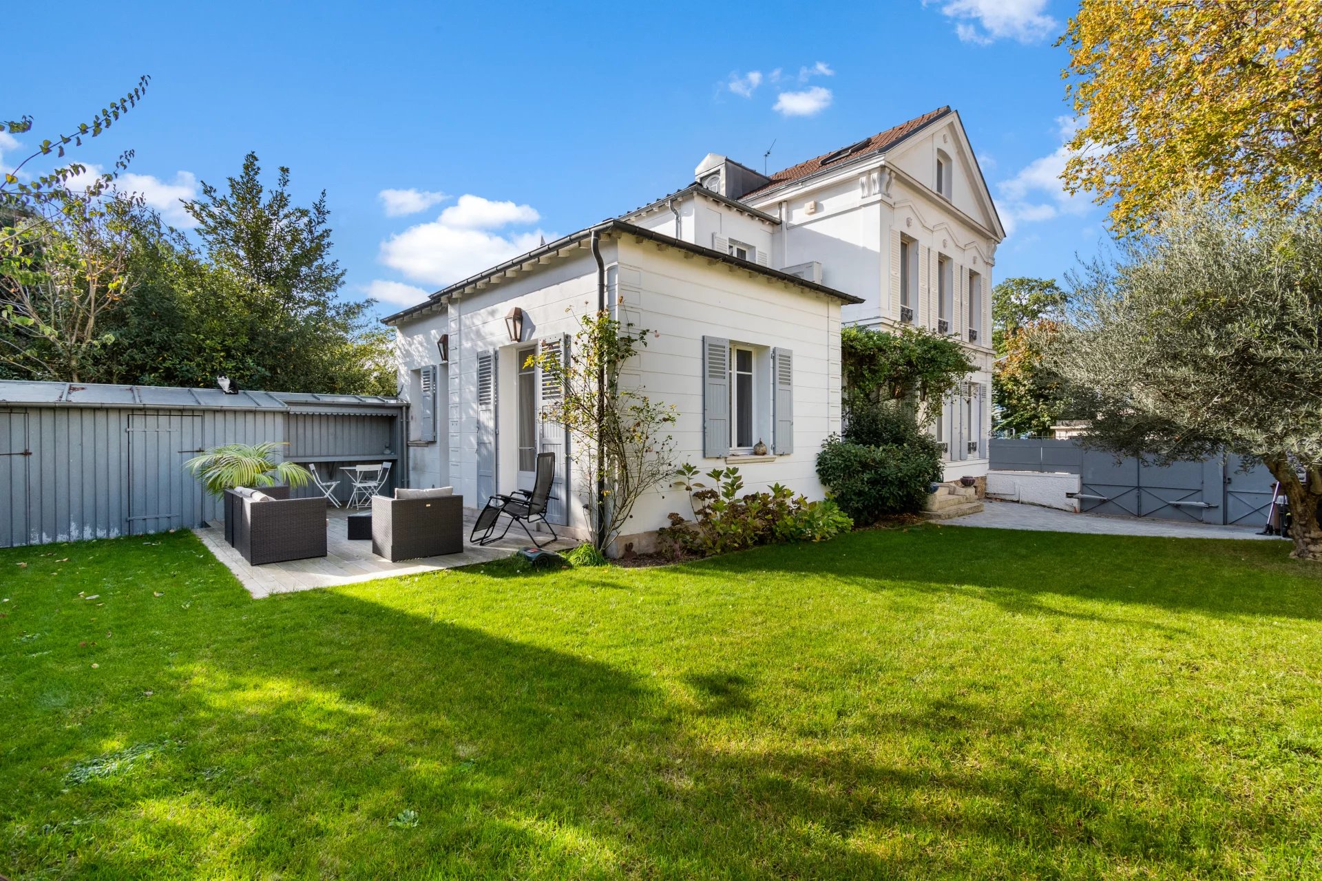 Le Vésinet, Île-de-France, 78110, FR, 3 Bedrooms Bedrooms, ,5 BathroomsBathrooms,Residential,For Sale,1994854