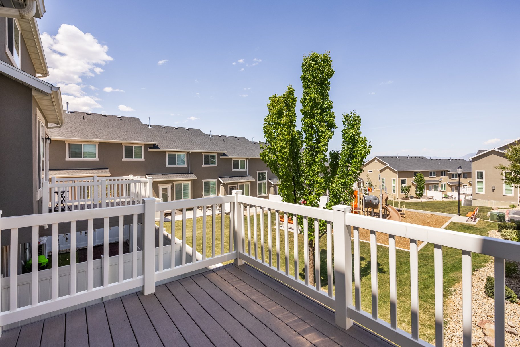  4 bed 3.5 Bath Herriman Townhome With Open Floor Plan & Playground Access - 物件實景