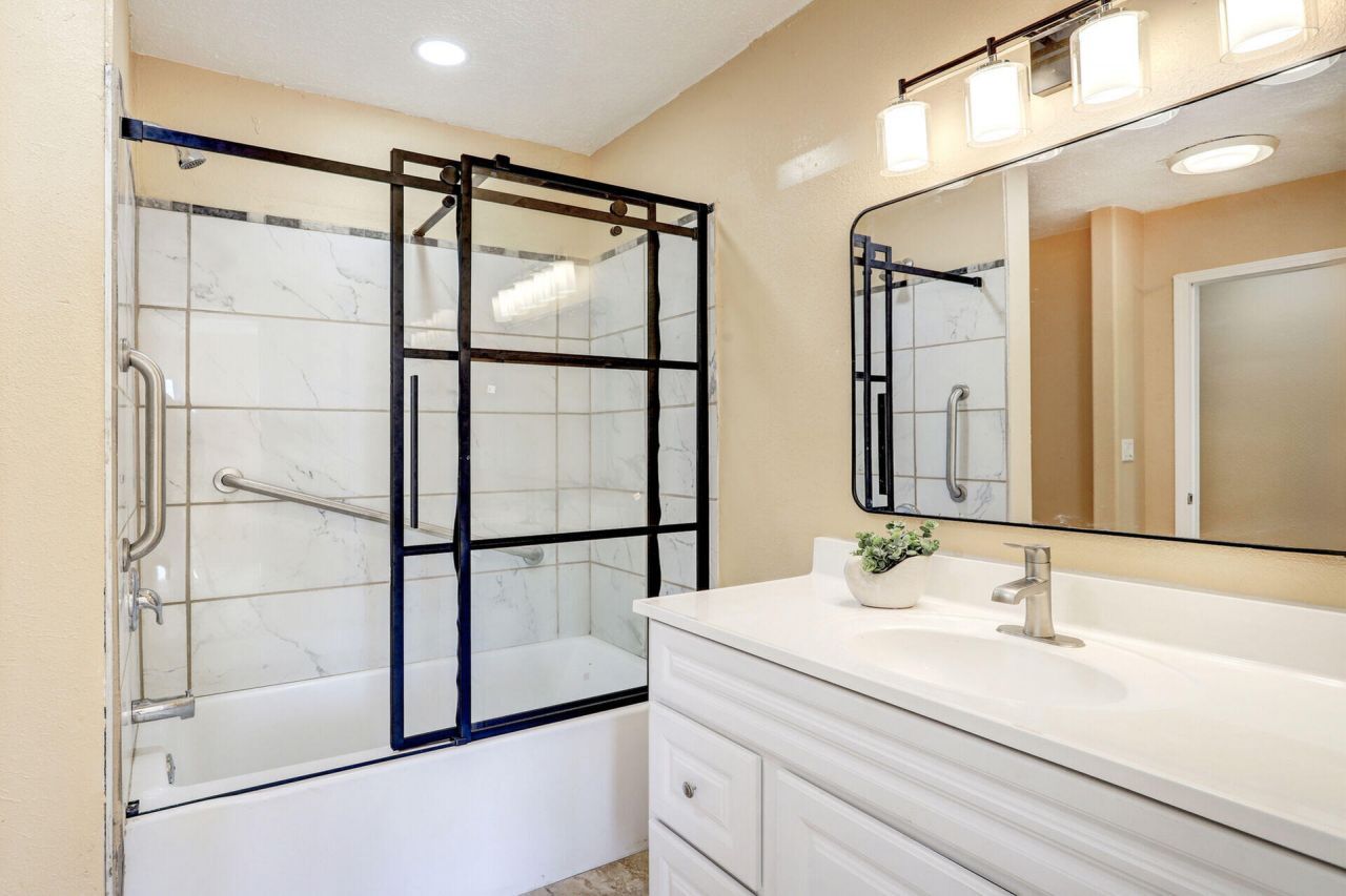 Edgewood, New Mexico, 87015, United States, 4 Bedrooms Bedrooms, ,2 BathroomsBathrooms,Residential,For Sale,1868878