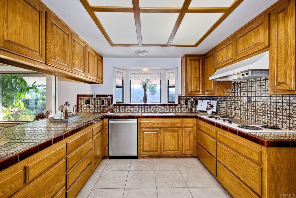 576 Camino De La Cima, San Marcos, California, 92078, United States, 5 Bedrooms Bedrooms, ,4 BathroomsBathrooms,Residential,For Sale,576 Camino De La Cima,1622114