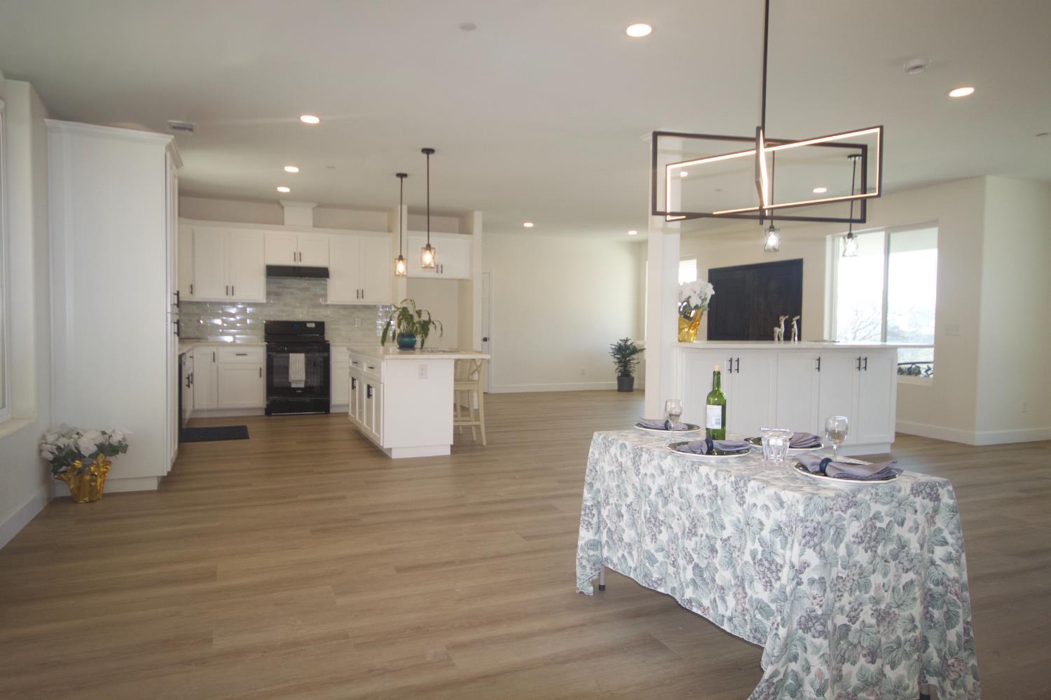 Coarsegold, California, 93614, United States, 3 Bedrooms Bedrooms, ,2 BathroomsBathrooms,Residential,For Sale,2011368