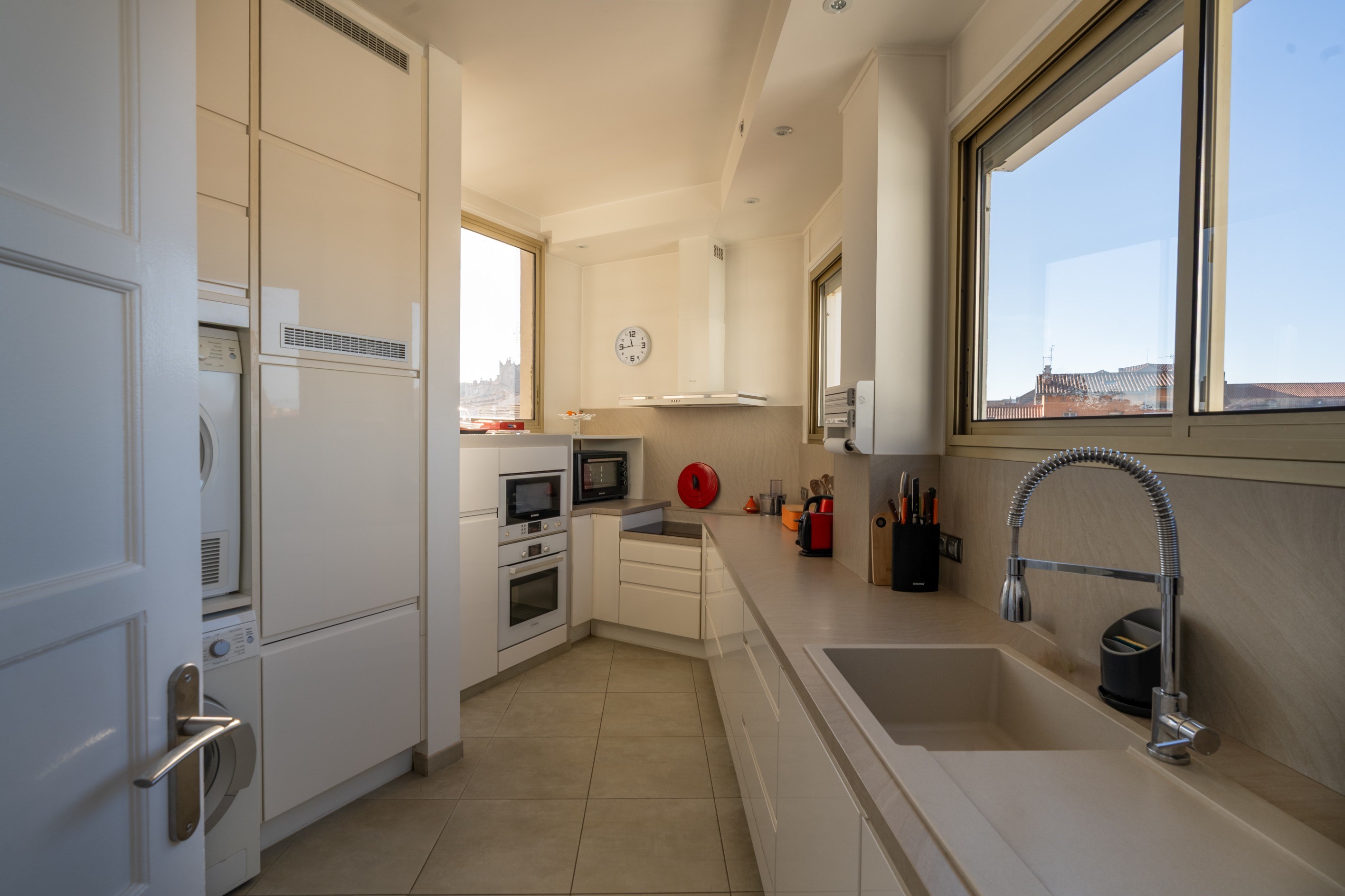  Sumptuous Top-Floor Apartment with Breathtaking Views and Elevator Access - 物件實景