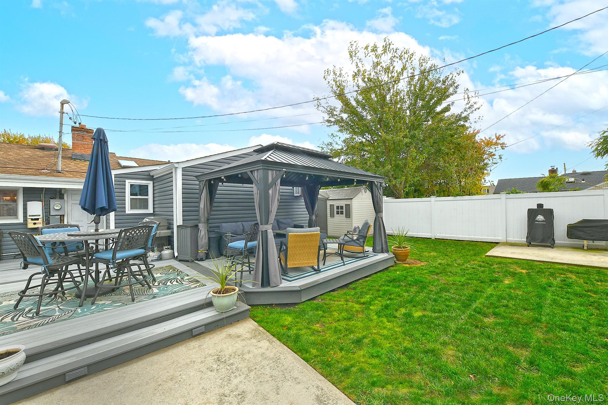 Hicksville, New York, 11801, United States, 3 Bedrooms Bedrooms, ,2 BathroomsBathrooms,Residential,For Sale,1986548