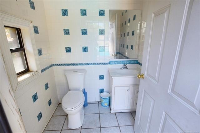 Tahlequah, Oklahoma, 74464, United States, 4 Bedrooms Bedrooms, ,4 BathroomsBathrooms,Residential,For Sale,1975818