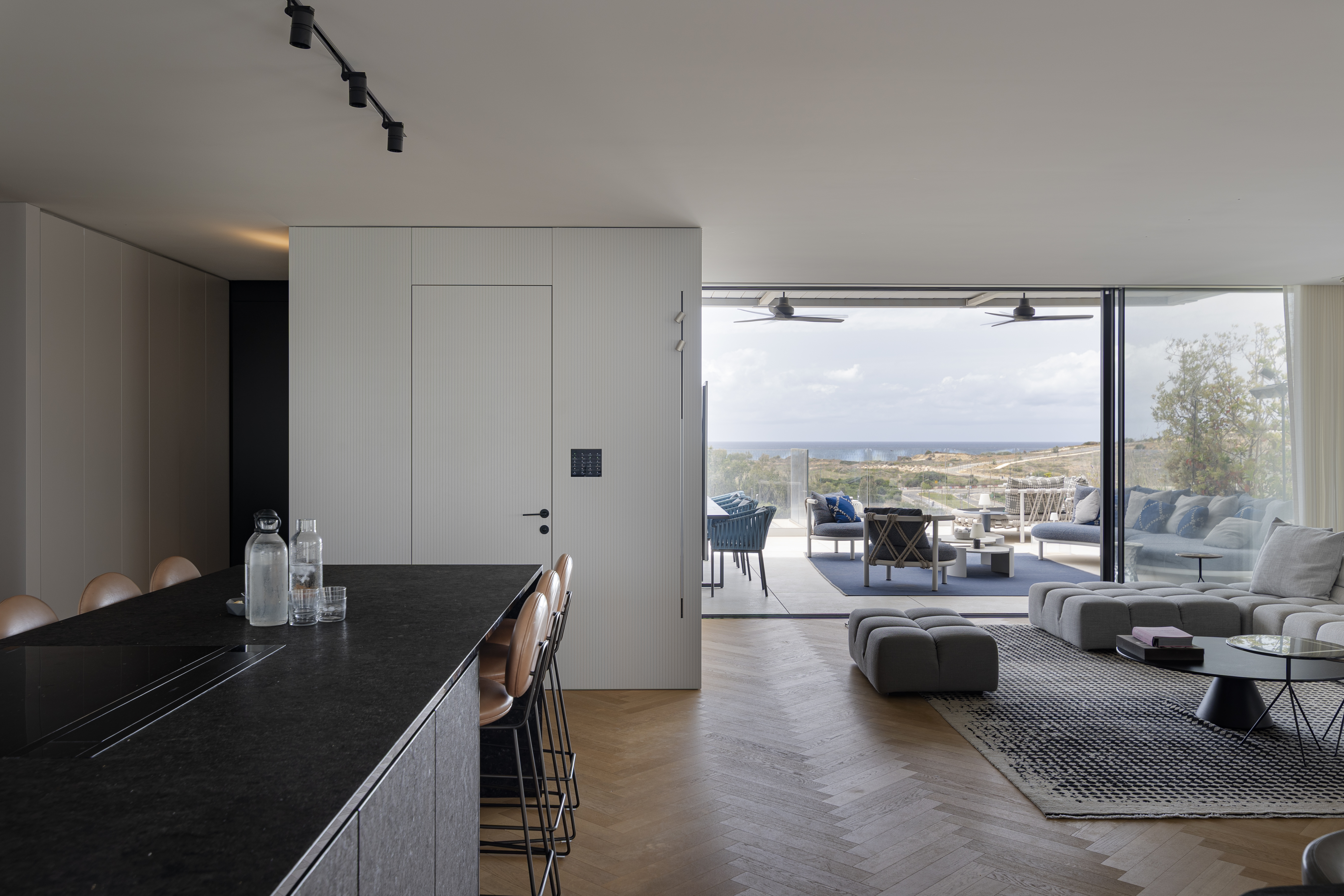  Above the Coastline: Resort-Style Penthouse in Northern Tel Aviv - 物件實景