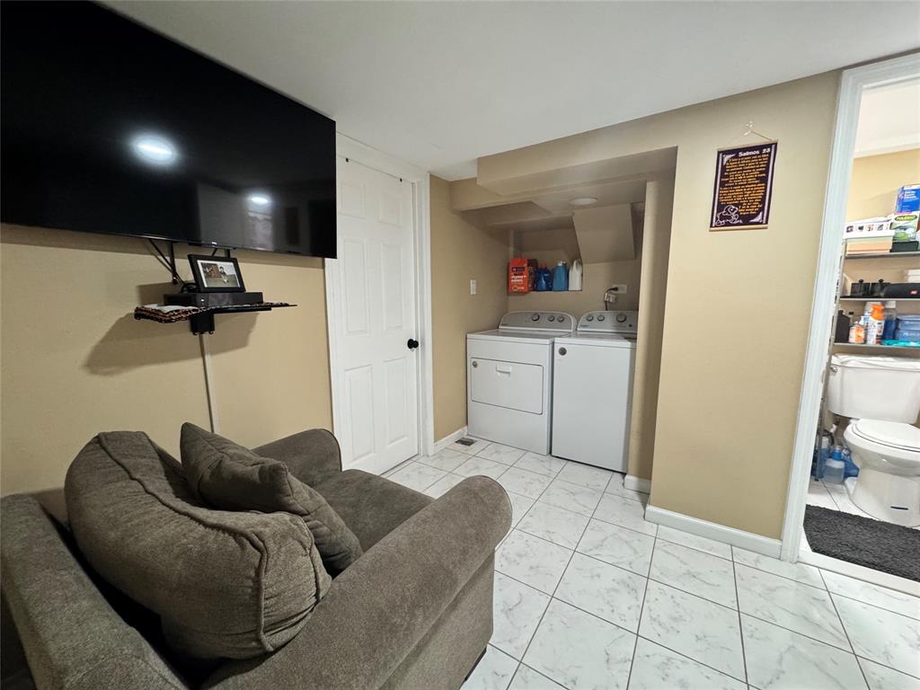 Copiague, New York, 11726, United States, 4 Bedrooms Bedrooms, ,3 BathroomsBathrooms,Residential,For Sale,1779560