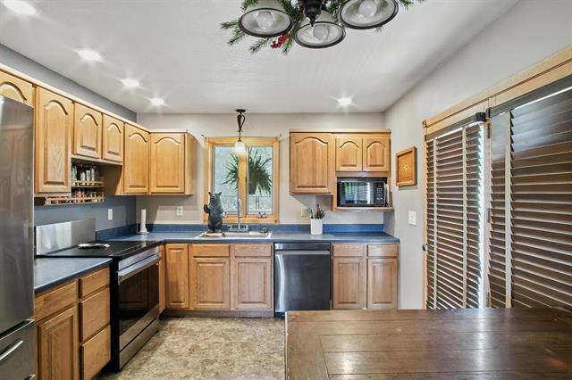 Hot Springs, South Dakota, 57747, United States, 4 Bedrooms Bedrooms, ,2 BathroomsBathrooms,Residential,For Sale,1888090