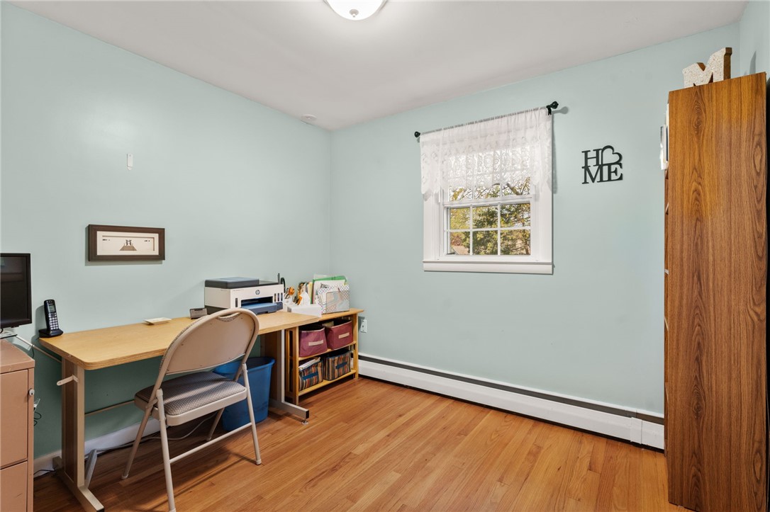 North Kingstown, Rhode Island, 02852, United States, 4 Bedrooms Bedrooms, ,2 BathroomsBathrooms,Residential,For Sale,1987787