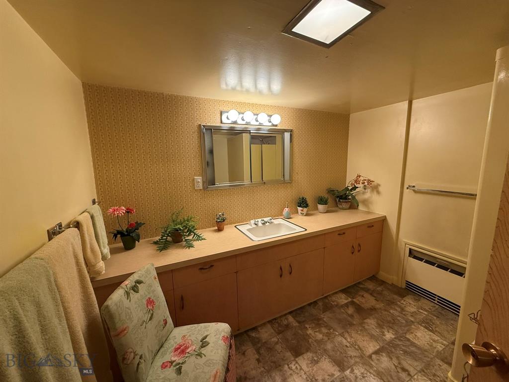 Butte, Montana, 59701, United States, 5 Bedrooms Bedrooms, ,3 BathroomsBathrooms,Residential,For Sale,1981249