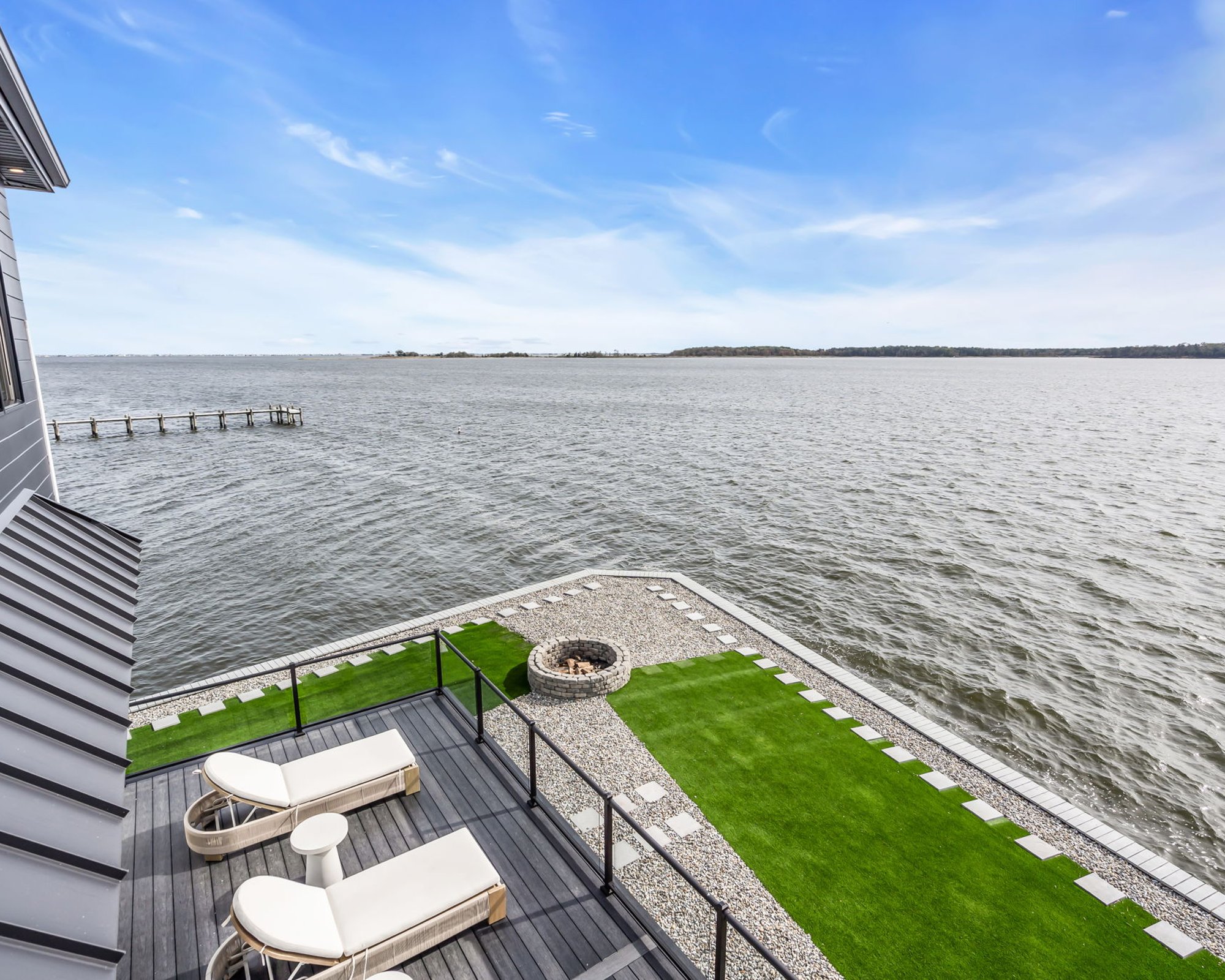  Exceptional Custom Built Waterfront Home - 物件實景