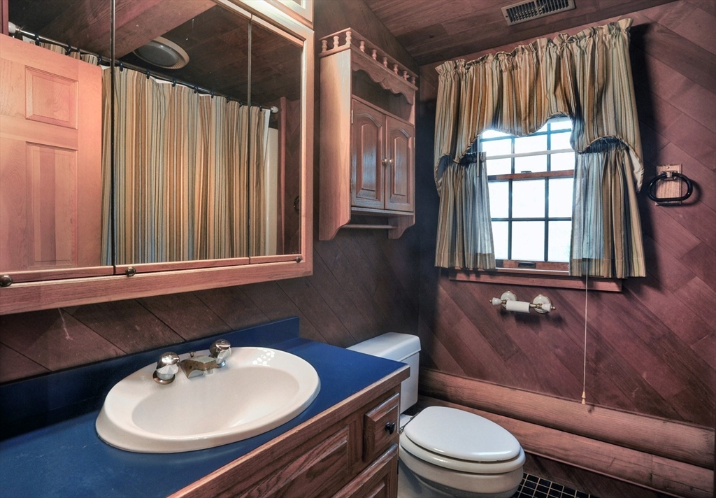 Hanson, Massachusetts, 02341, United States, 4 Bedrooms Bedrooms, ,2 BathroomsBathrooms,Residential,For Sale,2000773