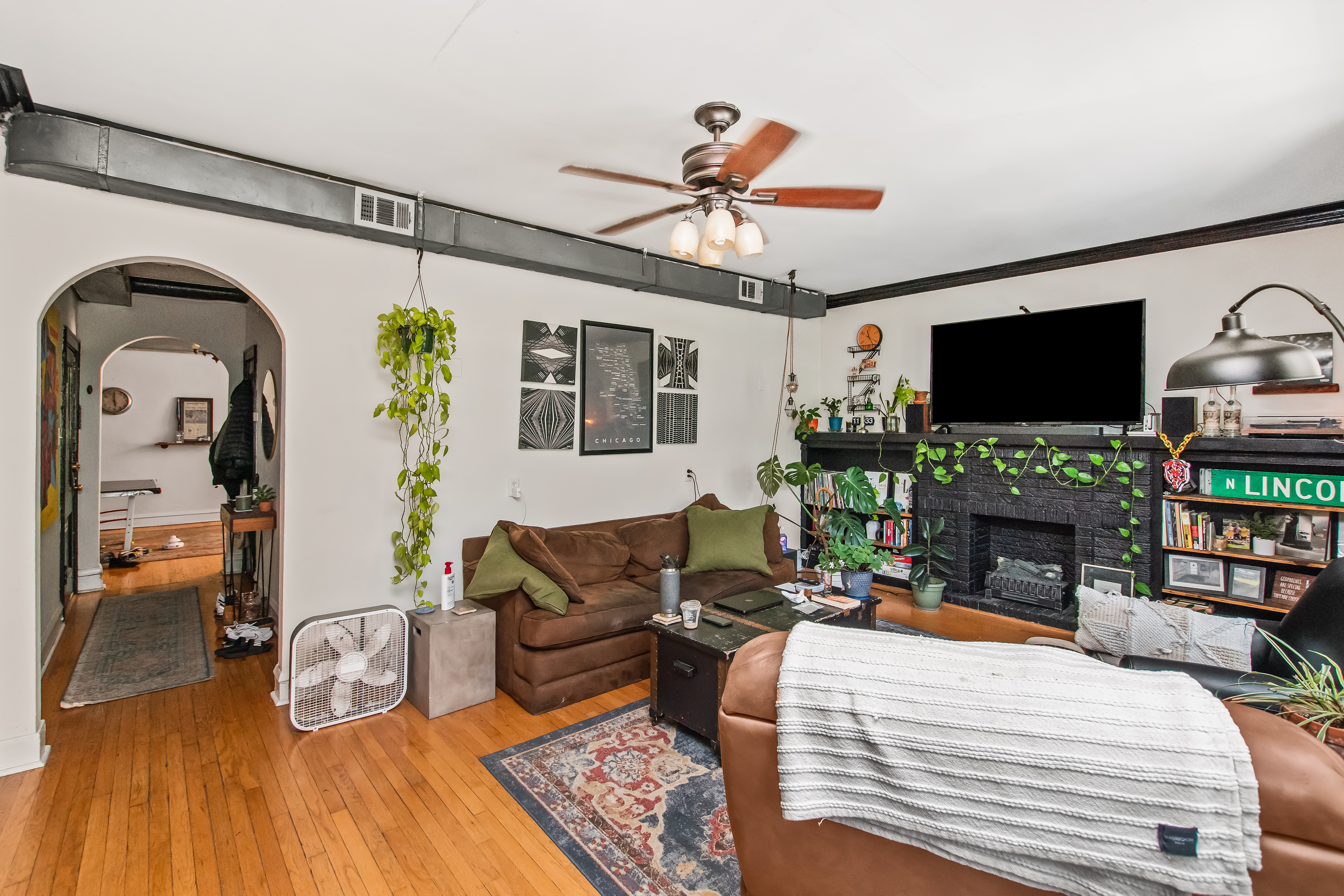  Rare Mixed-use Investment Opportunity in the Heart of Lakeview - 物件實景