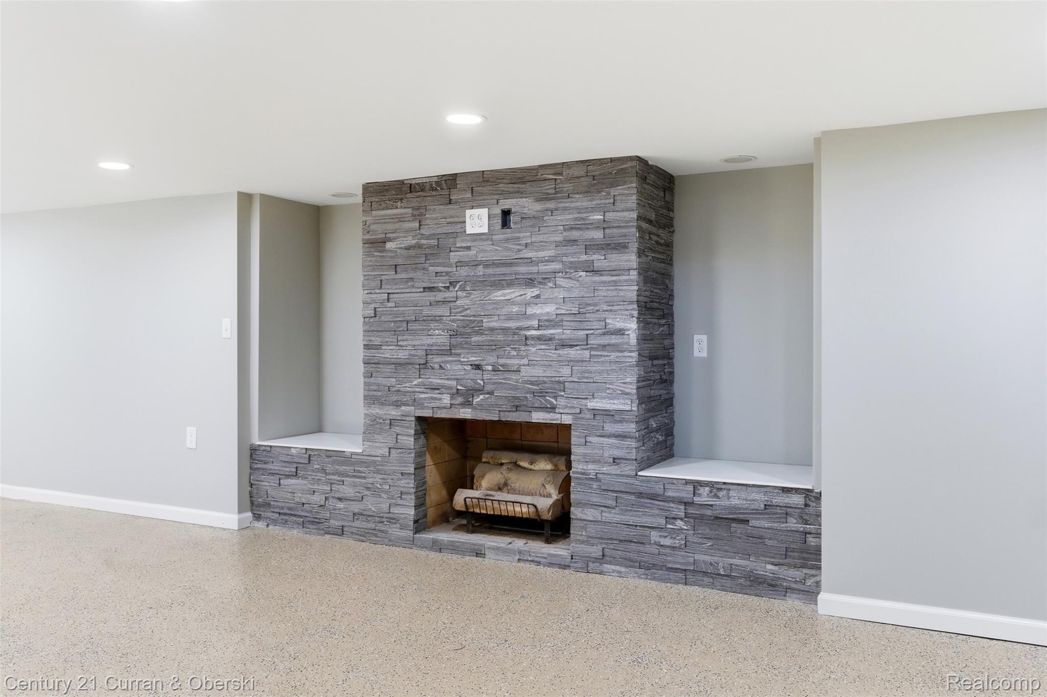 Brownstown Charter Township, Michigan, 48174, United States, 3 Bedrooms Bedrooms, ,2 BathroomsBathrooms,Residential,For Sale,1996649