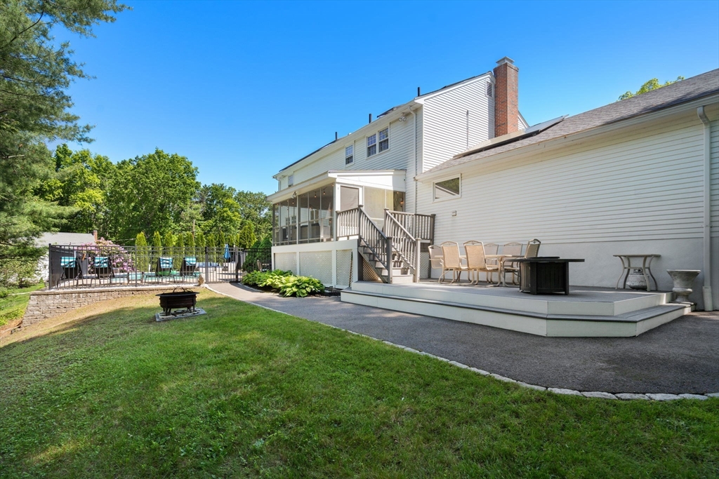 Framingham, Massachusetts, 01701, United States, 4 Bedrooms Bedrooms, ,3 BathroomsBathrooms,Residential,For Sale,1837542