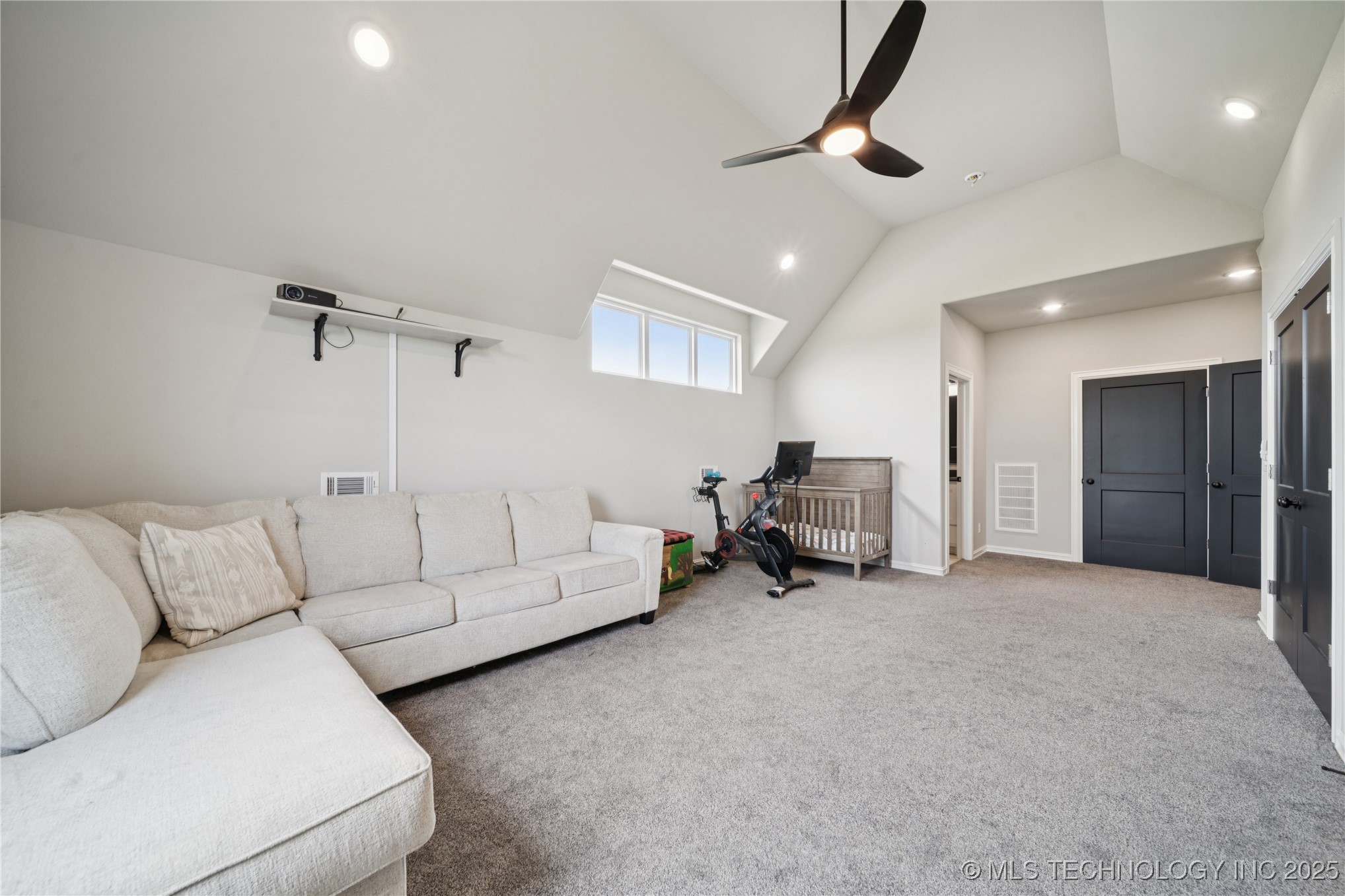 Pryor, Oklahoma, 74361, United States, 4 Bedrooms Bedrooms, ,4 BathroomsBathrooms,Residential,For Sale,1916724